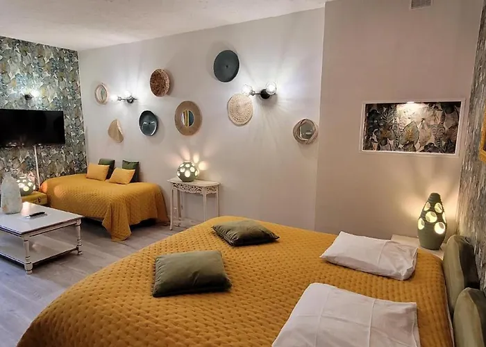 Logis Hotel Hostellerie Saint-Jacques
